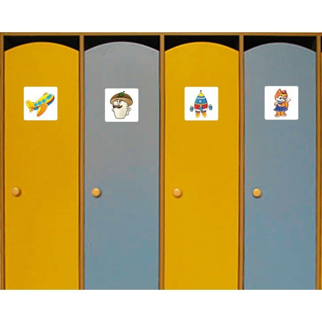 В детском саду у детей порядок в шкафчиках
