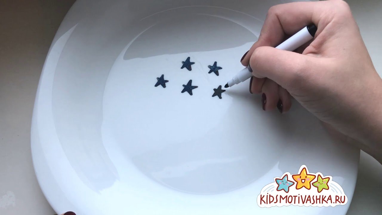 Рисование маркером на тарелке с водой