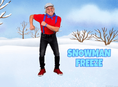 Смешная гифка Снеговик замораживает танец от счастливого пожилого мужчины в красной рубашке.