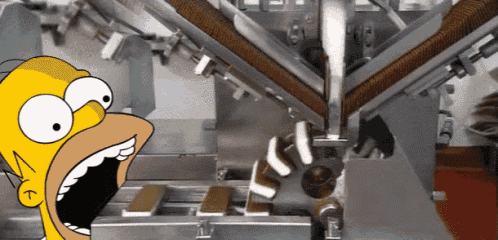 Смешная гифка Гомер Симпсон поедает мороженное на производстве!