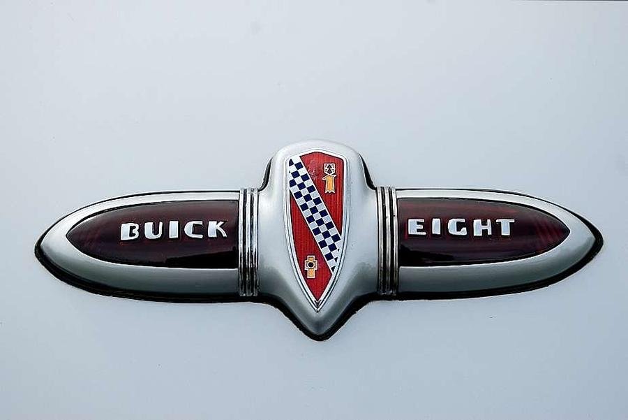 Логотип машины Buick