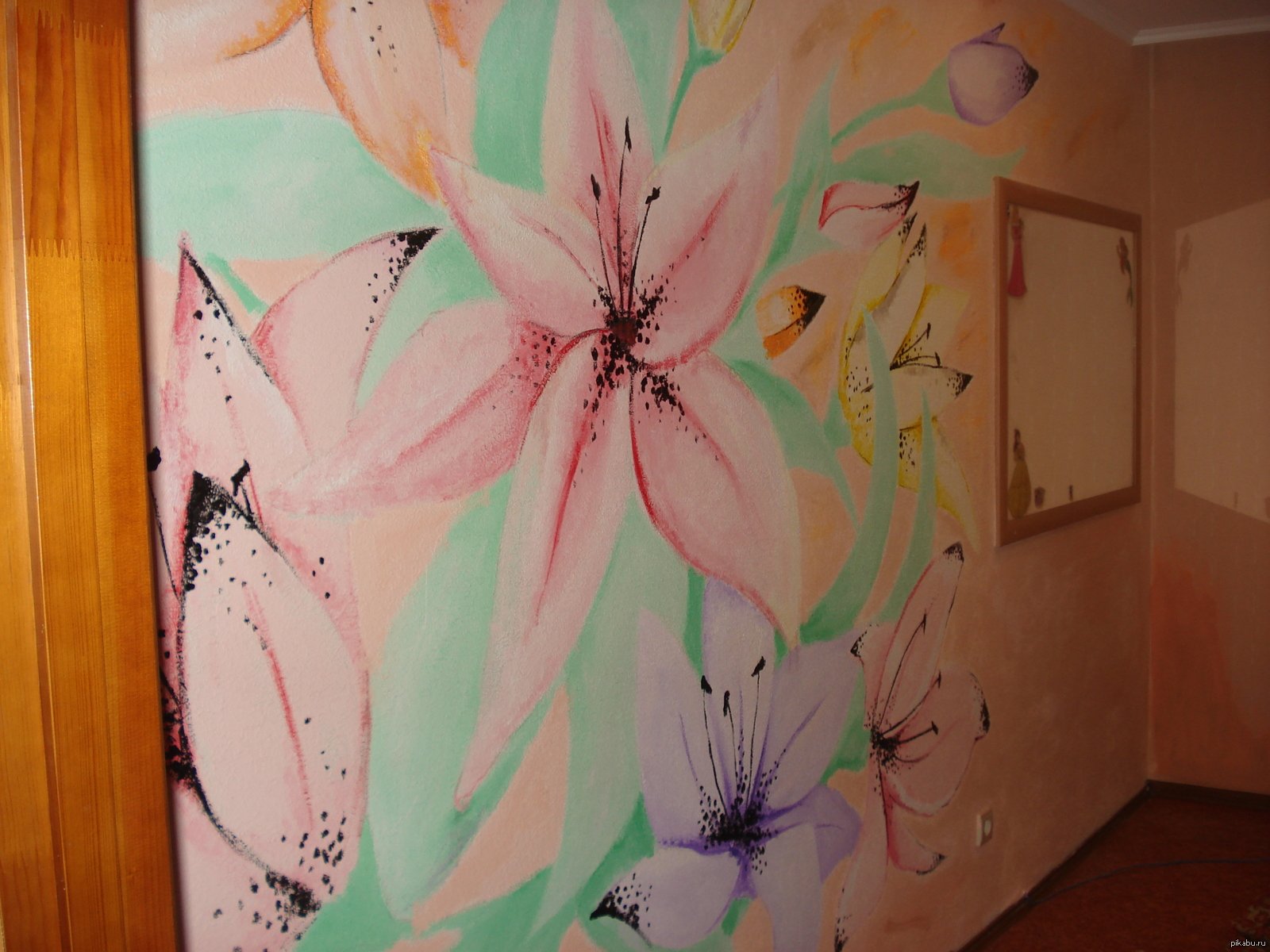 Роспись стен цветы акриловыми красками