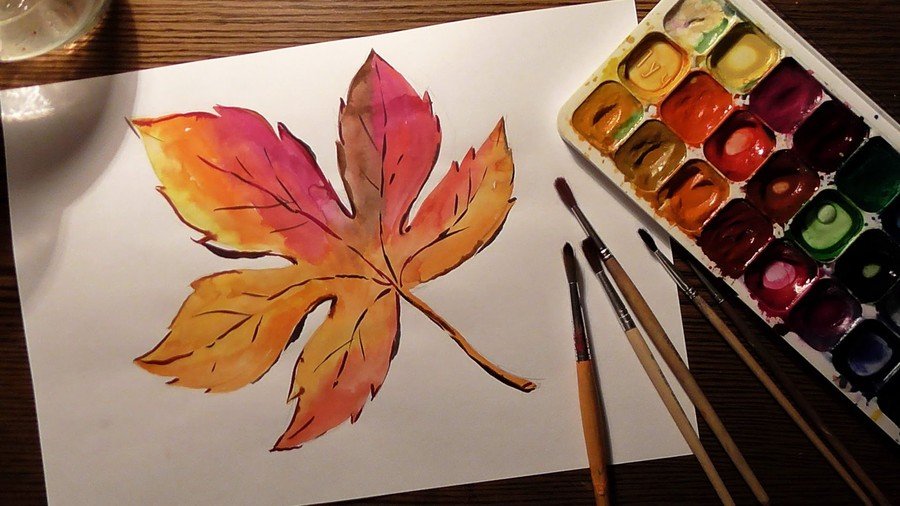 Рисование осенними листьями и красками