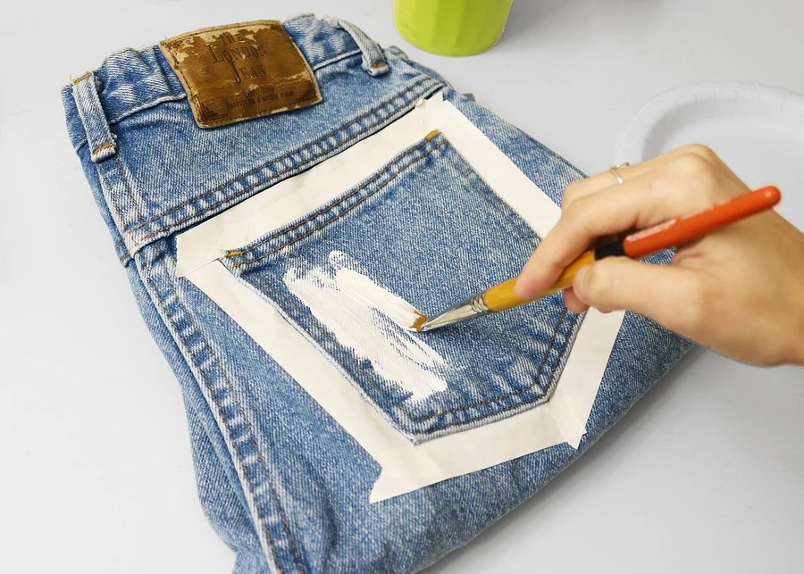 Рисование на карманах джинс