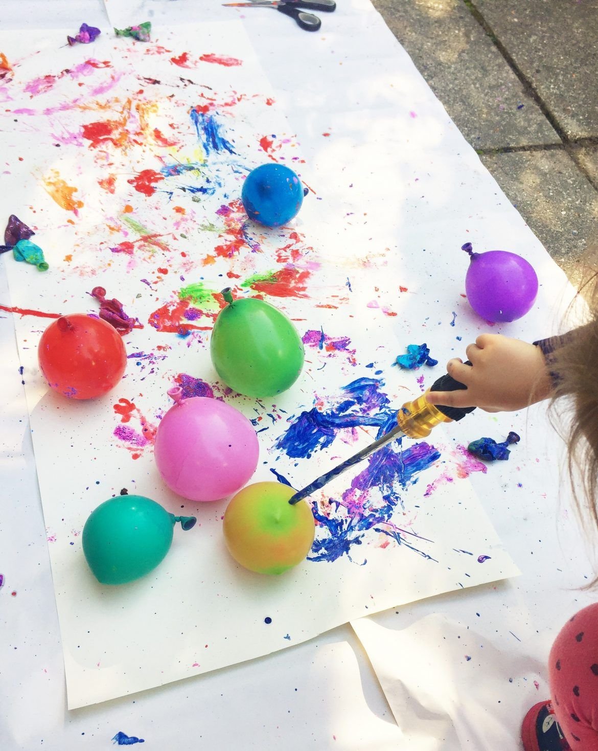 Рисование воздушными шариками с краской