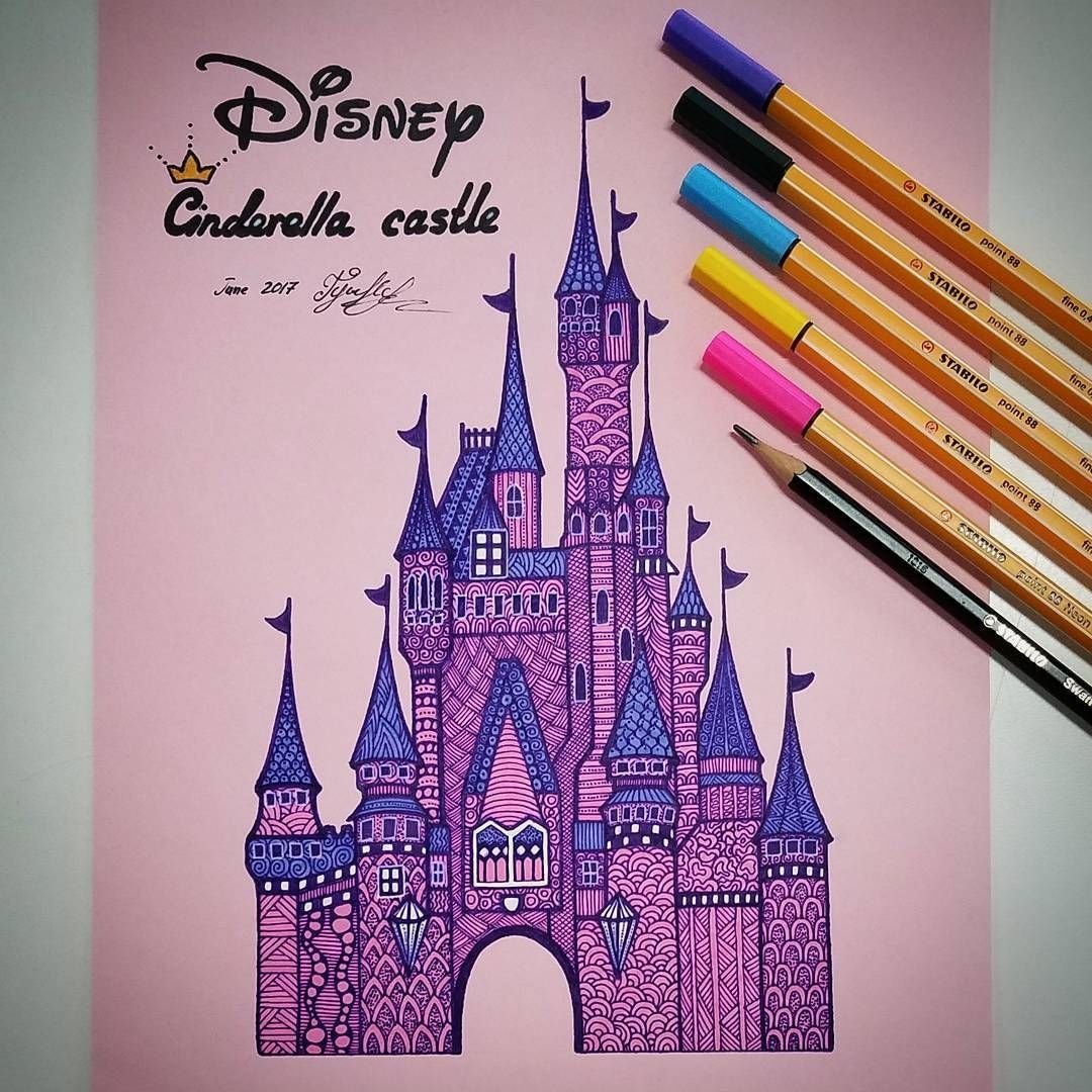 Раскрашенный замок карандашами цветными