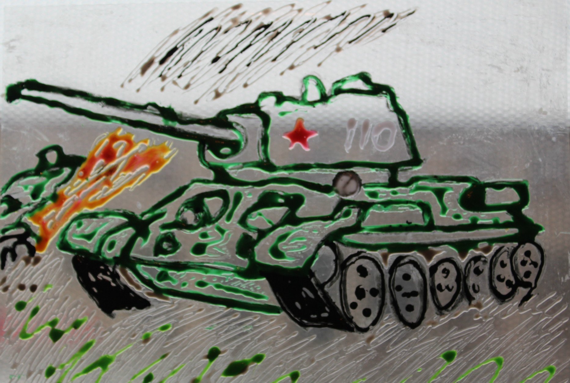 Красками разрисованный танк