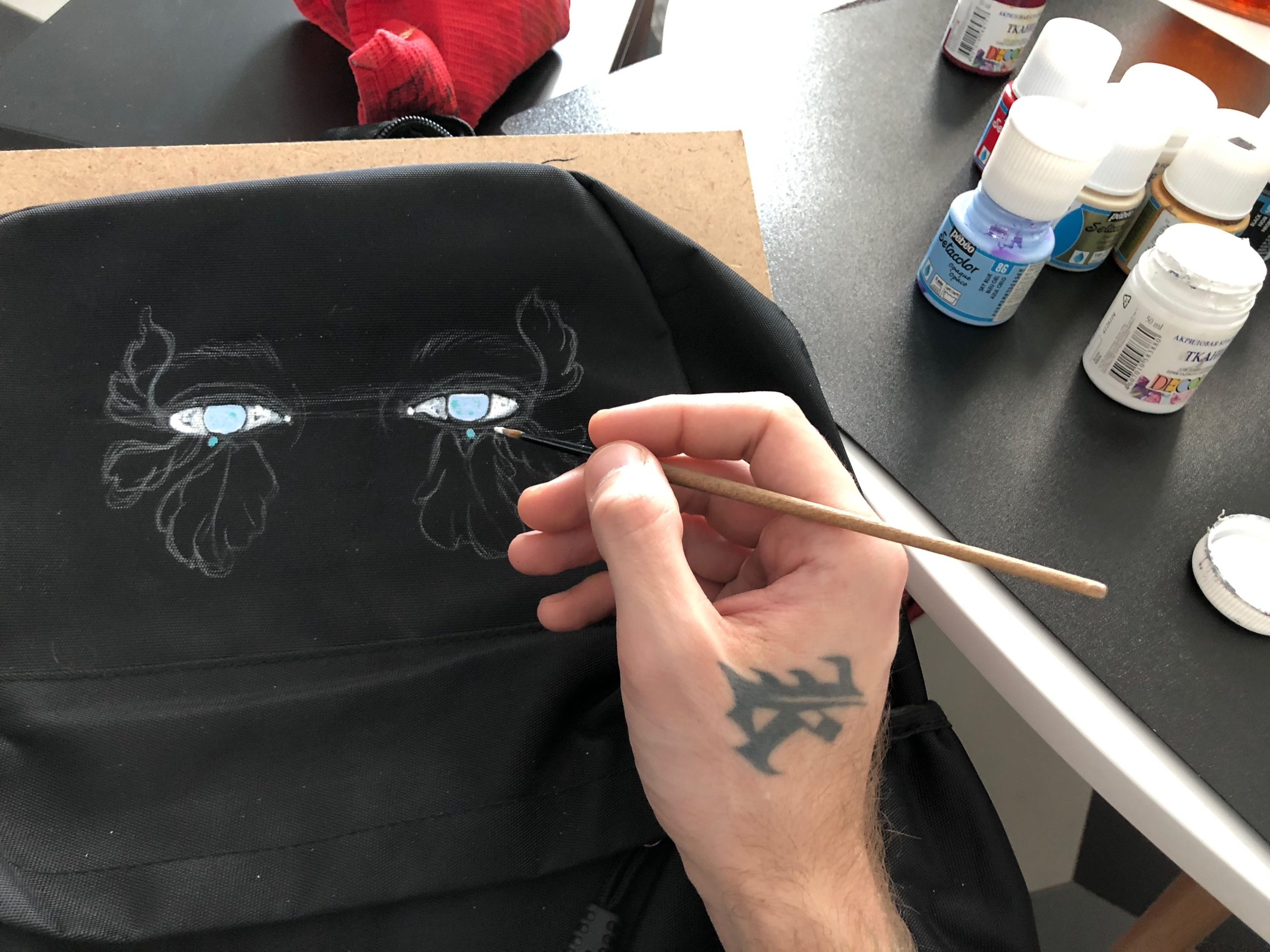 Рисунки на рюкзаках акрилом