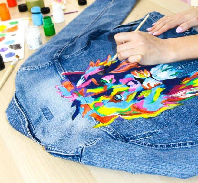 Рисование на карманах джинс
