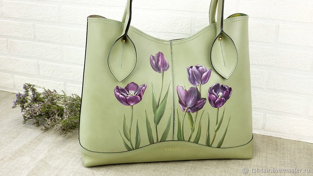 Роспись сумок тюльпанами