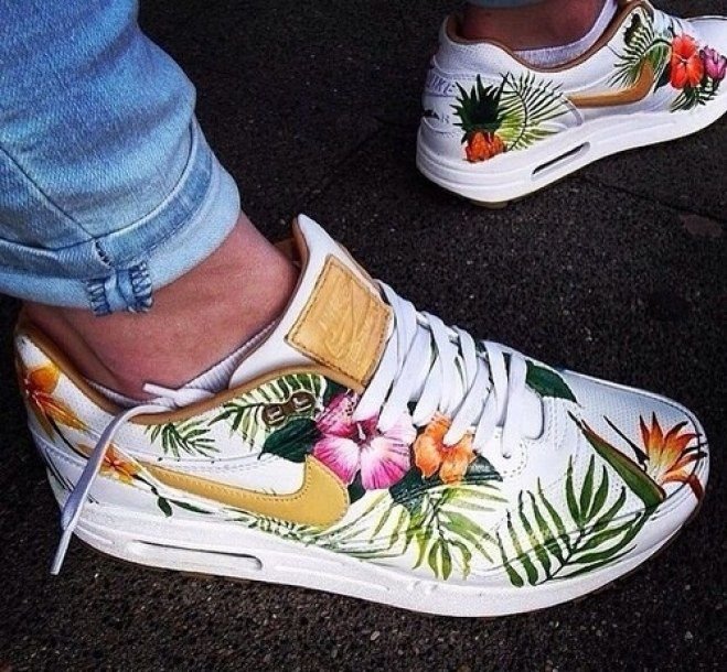 Кроссовки с цветами
