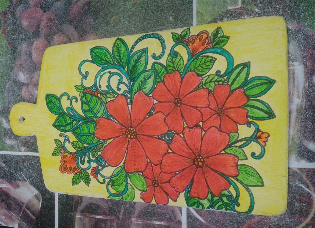 Декоративная роспись на разделочной доске детей
