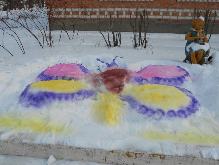 Узоры на снегу красками