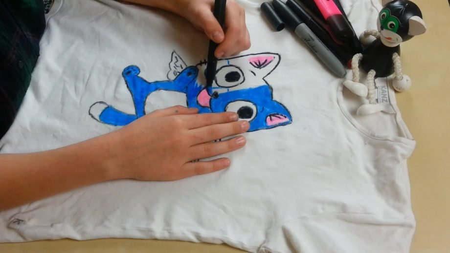 Рисование на футболках фломастерами